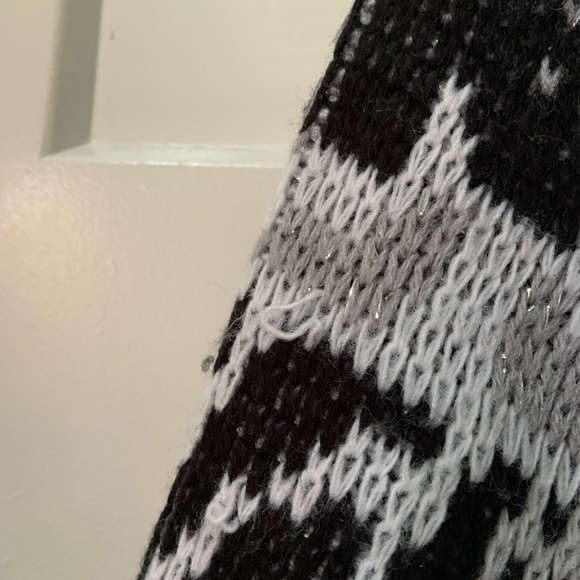 Arielle Graphic B&W Vintage 80s Knit Sweater - Picture 9 of 10